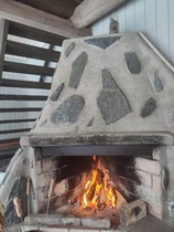 Pihatakka mahdollisti omatoimisen makkaranpaiston