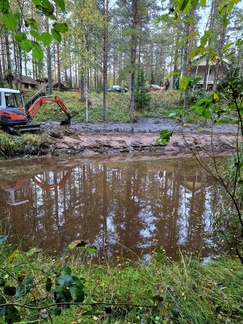 Pohjanmaan Poijat hoitaa ammattitaidolla Pieksulammen ruoppauksen