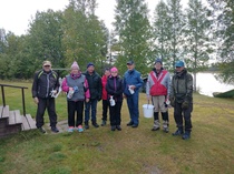 Iloista vaellusporukkaa valmiina päivän koitokseen