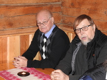 Juhlavieraat Polvi-Lohikoski ja Mukkala.