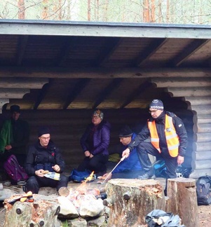 Evästelyä laavulla (Kuva V-M Kallionpää)