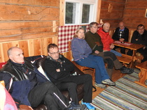 Avauspuhetta kuunnellaan !