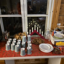 Susanna tarjoilupöytä oli houkutteleva